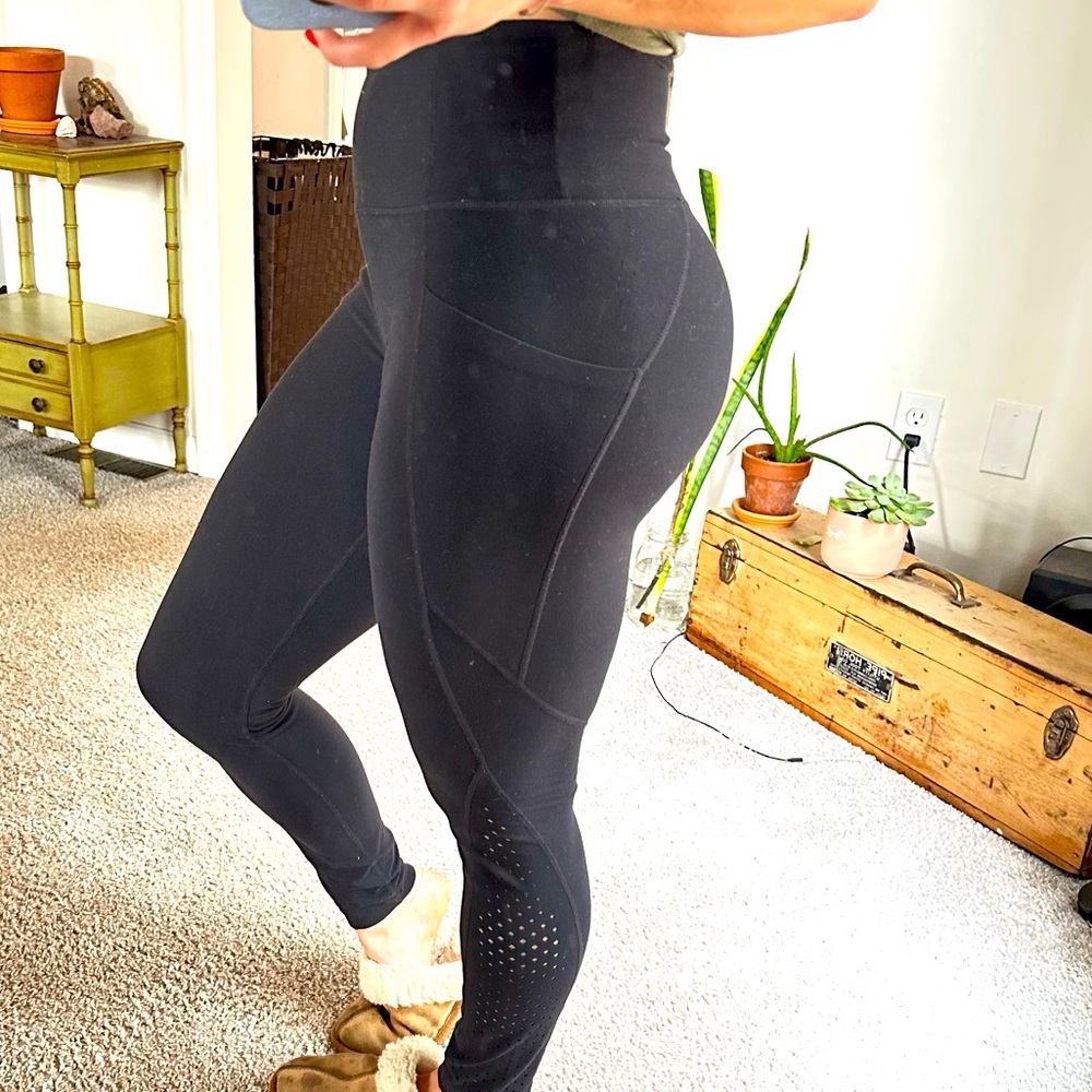 Athleta leggings black - SMALL with pockets